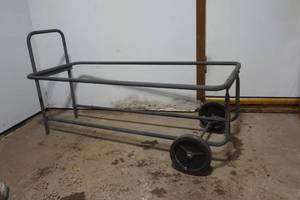 lot 323 image: garbage can rack