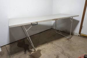 lot 325 image: Camp table