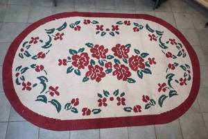 lot 339 image: area rug
