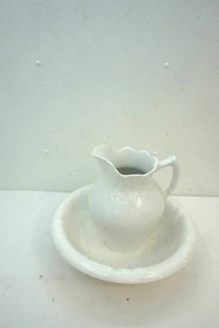 lot 346 image: vintage wash basin ,pitcher