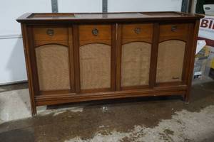 lot 370 image: Vintage stereo cabinet