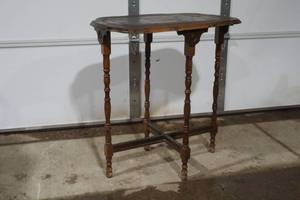 lot 371 image: vintage hall table