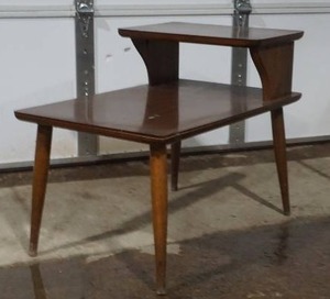 lot 372 image: vintage end table