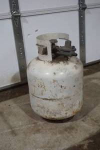 lot 389 image: propane tank, regulator