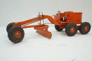 lot 1 image: Model Toys Road grader