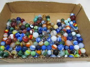 lot 52 image: Lot of Vintage & Antique Marbles