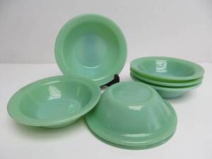 lot 77 image: Lot of 7 Matching Fire King Jadeite Oven Ware Bowls