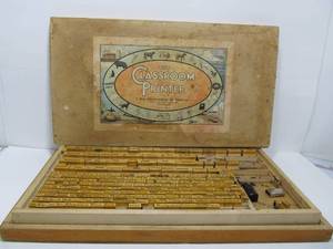 lot 17 image: LARGE Vintage 1930s Classroom Printer Stamp Block Set