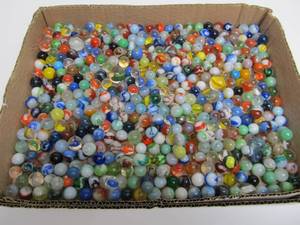 lot 35 image: Great Estate Lot of Vintage & Antique Marbles