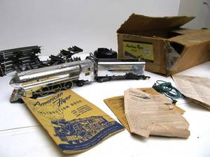 lot 40 image: Vintage AMERICAN FLYER No. 5306-T Model Train Set
