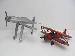 lot 118 image: 2 Metal Airplanes 