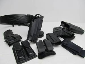 lot 119 image: Quality Police Style Gun Belt & Several Holsters