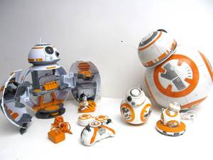lot 122 image: Group of Working STAR WARS Remote Control BB8 Droids & Others