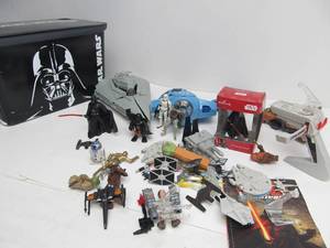 lot 123 image: Group of Assorted STAR WARS Toys