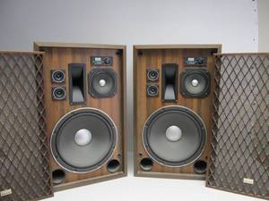 lot 124 image: Very Nice Working Vintage SANSUI Model X-7000 Speakers