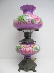 lot 126 image: Beautiful LARGE Vintage Gone with The Wind Table Lamp