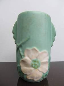 lot 138 image: Signed Vintage WELLER Art Pottery Vase