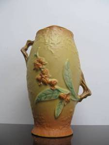 lot 134 image: Beautiful Large Roseville Bittersweet #883 Art Pottery Vase