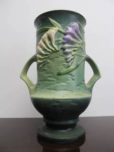 lot 136 image: Very Nice Large Roseville 2-Handled Art Pottery Vase