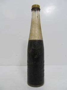 lot 206 image: Orig Antique Bottle of Virginia Dare Wine - Smaller size 25 pint bottle 