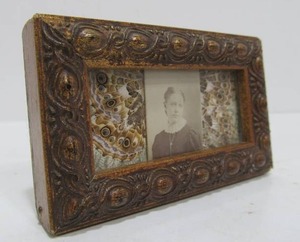 lot 210 image: Small Antique Butterfly Wing Decorated Photograph Frame