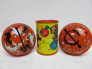 lot 175 image: Vintage 1950s era HALLOWEEN etc Metal Noismakers