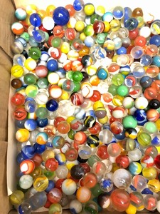 lot 2 image: Large Estate Lot of Vintage & Antique Marbles