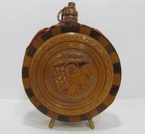 lot 101 image: Excellent Old Vintage Folk Art Inlaid Wood Footed Wine DecanterCanteen