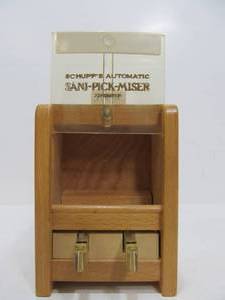 lot 103 image: Working Vintage Wooden Toothpick Dispenser
