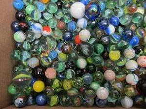 lot 45 image: Large Lot of Assorted Vintage Marbles #1