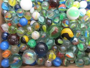 lot 46 image: Large Lot of Assorted Vintage Marbles #2