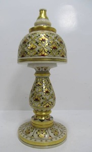 lot 92 image: Ornate Vintage Solid MarbleStone Lamp & Shade