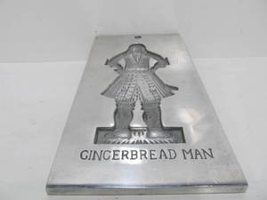 lot 93 image: Large Vintage Aluminum Baking Mold