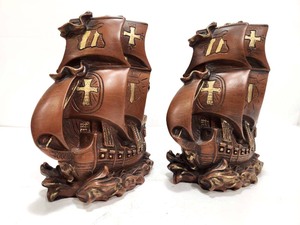 lot 307 image: Nice Pair of Large Vintage Clipper Ship Chalkware Bookends