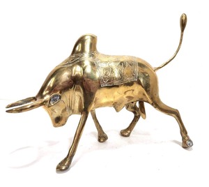 lot 316 image: Vintage Solid Brass Spanish Bull Statue