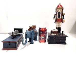 lot 323 image: Lot of 3 Vintage Style Mechanical Coin Banks