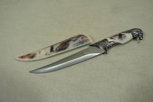 lot 77 image: Eagle Theme Collector Knife