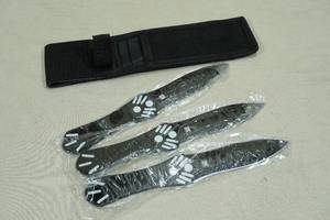 lot 79 image: Day Zero Survival Throwing Knife Set