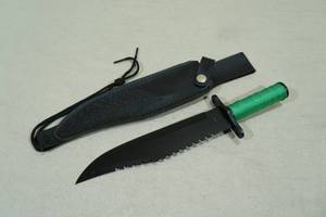 lot 82 image: Paracord Handle Sawback Blade Survival Knife with Sheath