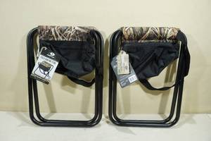 lot 113 image: 2 Mossy Oak Field Hunting Stools