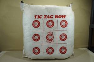 lot 115 image: Tic Tac Bow Archery Target