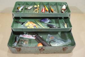 lot 131 image: Vintage Metal Tackle Box with Fishing Tackle