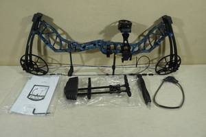 lot 15 image: Bear Legit RH Compound Bow - 2670# - with Sight, Rest, Quiver