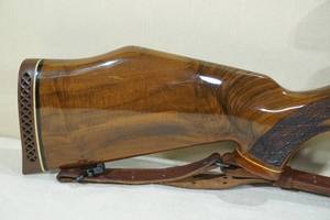 lot 4A image: Weatherby Mark V Deluxe .270 Wby Mag Bolt Action Rifle with Premier Scope
