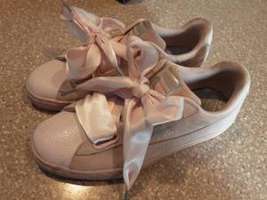 Pink Puma Suede Size 4 12 (Soiled May Wash Out)
