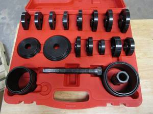 lot 10 image: DAYUAN 23pcs FWD Front Wheel Drive Bearing Removal Tool, Wheel Bearing Press Kit Bearing Adapters Bearing Installer Tool (MISSING WASHERS & NUT, USED)