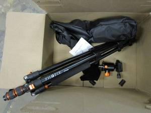 lot 50 image: Photo Green Screen Background with Tripods & Camera Tripod (SELLING AS A SET)