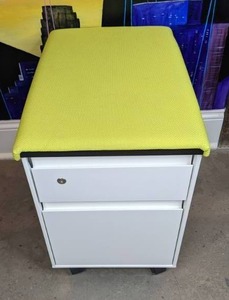 lot 39 image: 2-Drawer Mobile Pedestal File Cabinet with Green Cushion