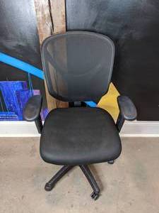 lot 70 image: Black Adjustable Armed Office Chair