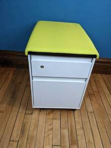 lot 28 image: Rolling 2-Drawer File Cabinet